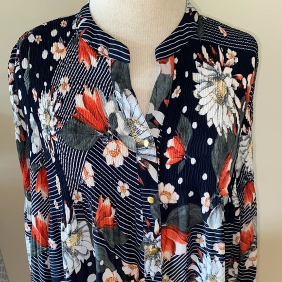 ✨2/$15 Spense Medium Black sheer floral blouse - Picture 8 of 9